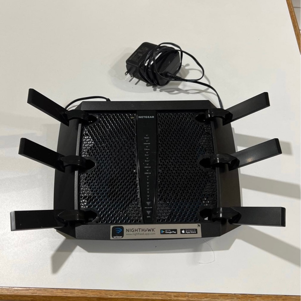 NetGear Nighthawk X6 AC3200 Tri band Wi-Fi router